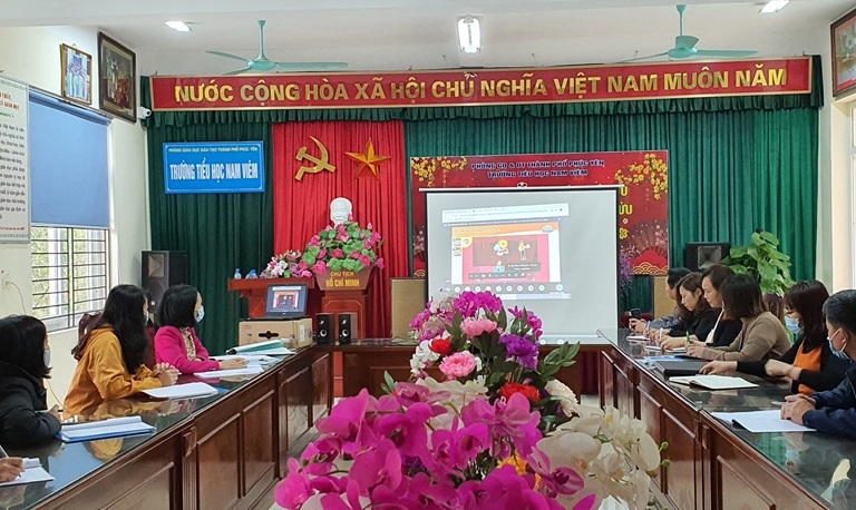 Cán bộ, giáo viên tại các trường học tham dự Hội thảo “Giới thiệu sách giáo khoa lớp 2 và lớp 6 theo chương trình giáo dục phổ thông mới”.