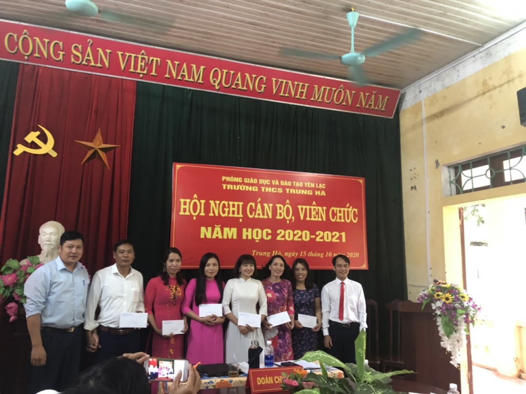 Hội nghị cán bộ viên chức năm học 2020-2021 trường THCS Trung Hà