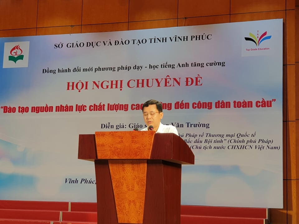 Đồng chí Đặng Công Hòa, phó giám đốc Sở GD&ĐT tỉnh Vĩnh Phúc phát biểu tại hội nghị chuyên đề