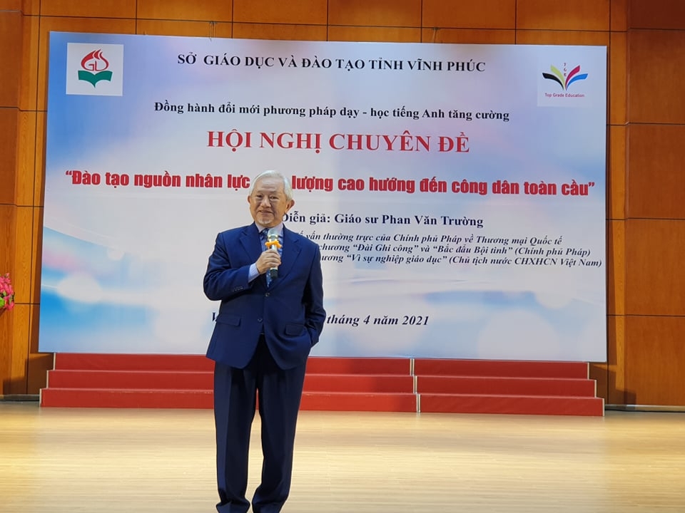 Giáo sư Phan Văn Trường truyền đạt về những yếu tố, phẩm chất và quá trình đào tạo học sinh thành “công dân toàn cầu”. 