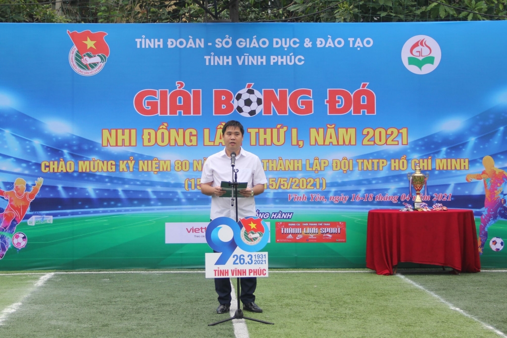 Đồng chí Trần Anh Tuấn - Phó Bí thư Tỉnh đoàn phát biểu tại chương trình