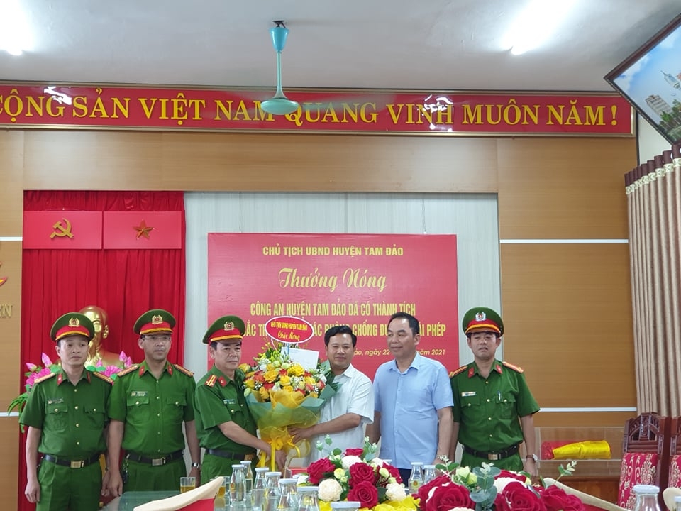 Vĩnh Phúc: Thưởng “nóng” Công an Tam Đảo trong phòng chống đua xe trái phép