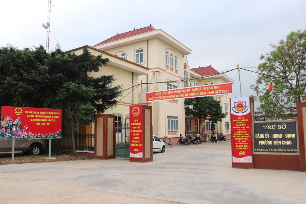 Phường Tiền Châu tăng cường thông tin cổ động trực quan tại trụ sở làm việc và trên các tuyến đường