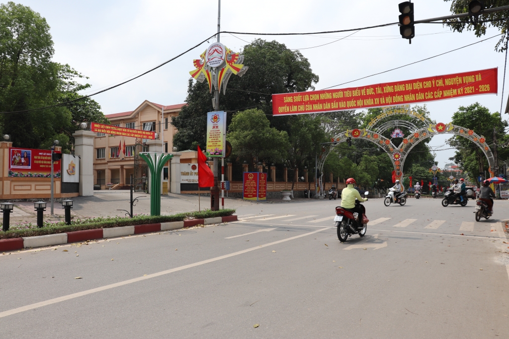 Công tác tuyên truyền được thành phố đẩy mạnh thông qua hệ thống các cụm pano, băng rôn, khẩu hiệu, áp phích