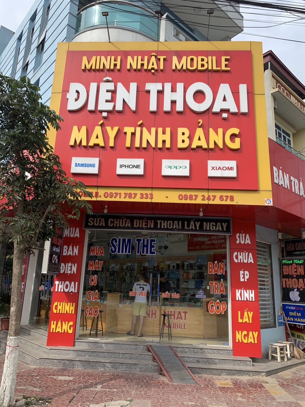 xử phạt số tiền 10 triệu đồng đối với cửa hàng Minh Nhật Mobile địa chỉ tại đường Tôn Đức Thắng, phường Khai Quang, thành phố Vĩnh Yên do bà Nguyễn Thị Quy làm chủ cơ sở có hành vi trưng bày để bán hàng hóa giả mạo nhãn hiệu