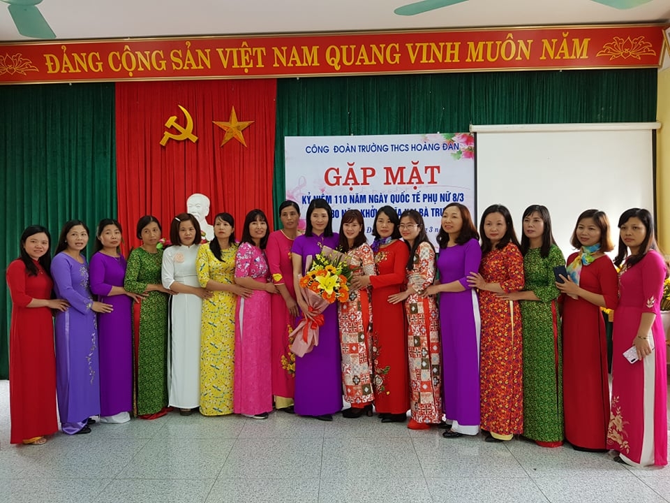 Các cô giáo nhân ngày 8/3