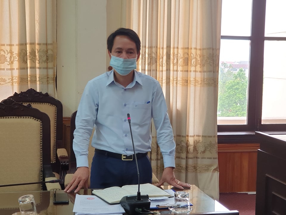 Đồng chí Lê Anh Tân- phó Chủ tịch UBND thành phố Vĩnh Yên cho biết mọi công nhân, nhân dân  đều khai khai báo y tế tại các cơ quan địa phương điểm đi và điểm đến vào được thành phố Vĩnh Yên.
