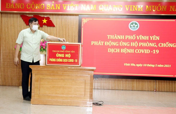 Đ.c Bí thư thành ủy Vĩnh Yên: Nguyễn Ngọc Bình tham gia ủng hộ phòng, chống Covid-19