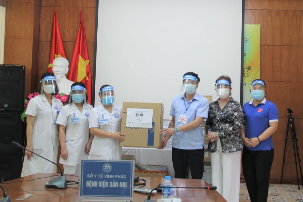 Đ/c Nguyễn Trung Kiên - UVBCH TW Đoàn - Bí thư Tỉnh đoàn - Chủ tịch Hội LHTN Việt Nam tỉnh Vĩnh Phúc đến thăm và tặng quà cho đội ngũ y, bác sỹ và cán bộ nhân viên bệnh viện Sản Nhi Vĩnh Phúc Đ/c Nguyễn Trung Kiên - UVBCH TW Đoàn - Bí thư Tỉnh đoàn - Chủ tịch Hội LHTN Việt Nam tỉnh Vĩnh Phúc đến thăm và tặng quà cho đội ngũ y, bác sỹ và cán bộ nhân viên bệnh viện Sản Nhi Vĩnh Phúc