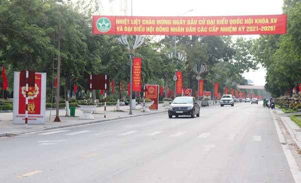 Thành phố Vĩnh Yên rực rỡ cờ hoa chào đón ngày Bầu cử