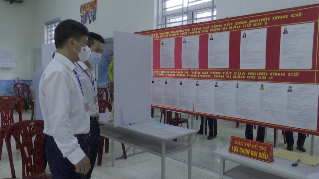 Đ/c Nguyễn Thanh Hải, Tỉnh ủy viên, Bí thư Thành ủy kiểm tra công tác bầu cử tổ dân phố số 1 trước giờ bầu cử