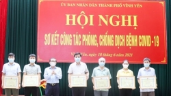 Vĩnh Phúc: Khen thưởng tập thể, cá nhân có thành tích xuất sắc phòng chống dịch Covid-19