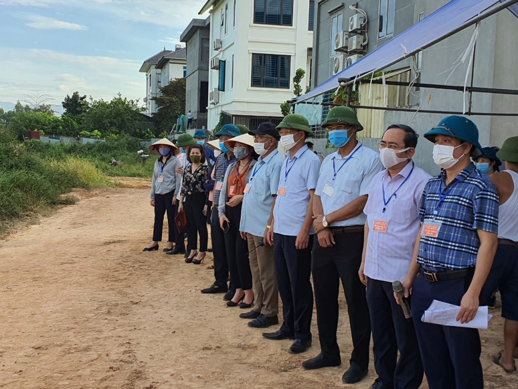 Lãnh đạo thành phố Vĩnh Yên chỉ đạo cưỡng chế 6 hộ dự án Khu đất dịch vụ phường Tích Sơn