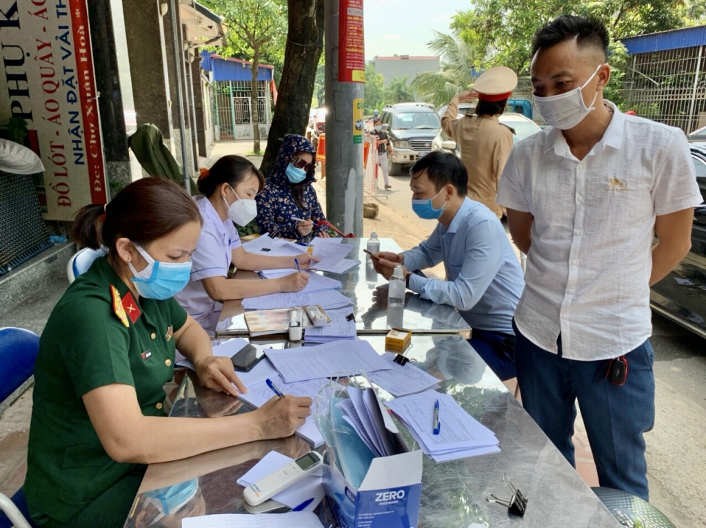 UBND thành phố Phúc Yên ra quyết định thành lập 3 chốt kiểm soát dịch Covid-19 tại các tuyến đường trọng yếu vào địa bàn thành phố, quyết tâm kiểm soát, ngăn chặn không để dịch xâm nhập vào địa bàn.