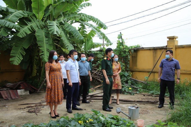 Lãnh đạo huyện Vĩnh Tường kiểm tra thực tế công tác chuẩn bị Khu cách ly tập trung tại Trường Tiểu học Bình Dương 1