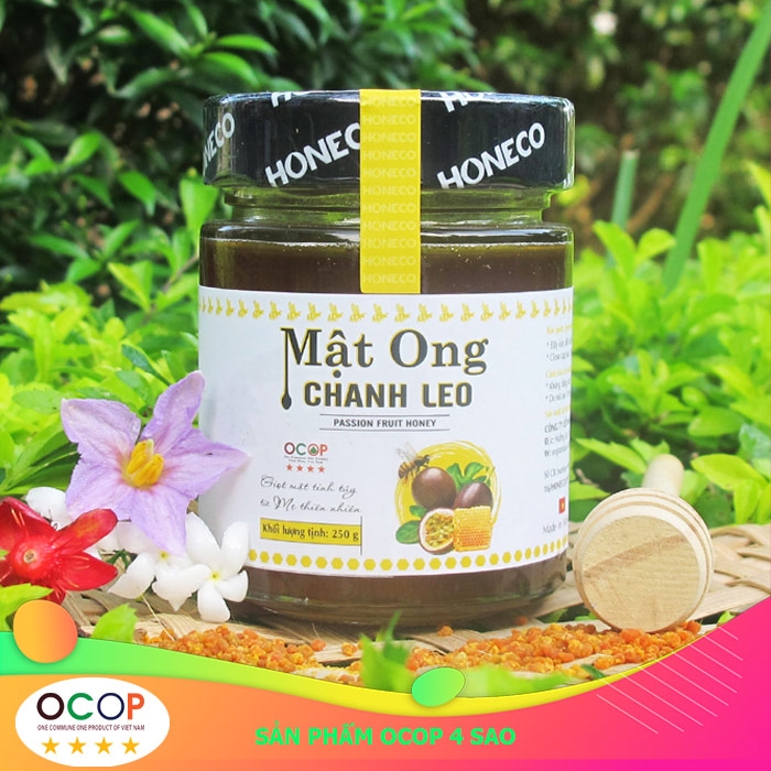 Mật ong quất Tam Đảo là sản phẩm cao cấp được chế biến trên công nghệ hiện đại, cô đặc từ mật ong hoa rừng tự nhiên và dịch cốt quất tươi. Sản phẩm vẫn giữ nguyên được đặc tính tốt vốn có của mật ong và quất tươi, giúp tăng cường hệ miễn dịch cho cơ thể, cung cấp năng lượng, phòng chống các bệnh về đường hô hấp và giải nhiệt mùa hè.