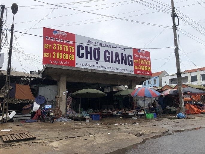 Các hành vi lấn chiếm lòng đường vỉa hè làm nơi kinh doanh buôn bán, gây ô nhiễm môi trường, tiềm ẩn nguy cơ tai nạn giao thông sẽ bị cơ quan chức năng huyện Vĩnh Tường kiên quyết xử lý.