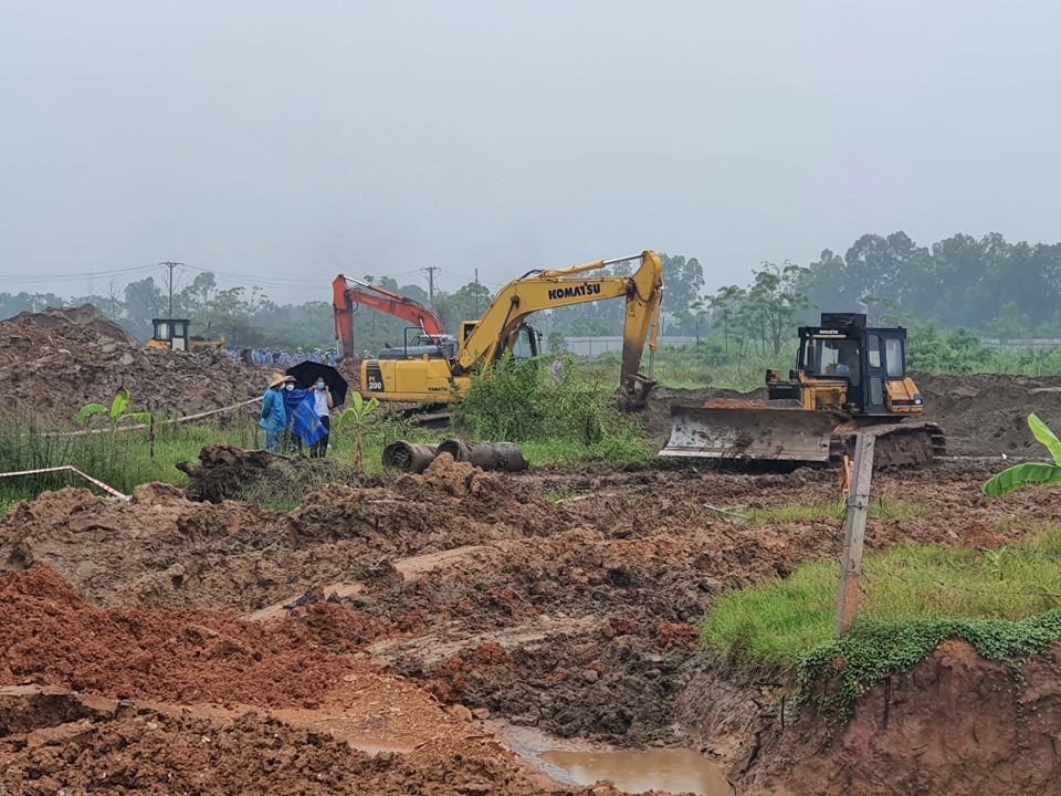 Cưỡng chế thu hồi đất 8 hộ dân dự án Cụm công nghiệp làng nghề Minh Phương ngày 7/10