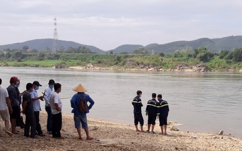 Đã tìm thấy thi thể 2 học sinh bị đuối nước trên sông Lô