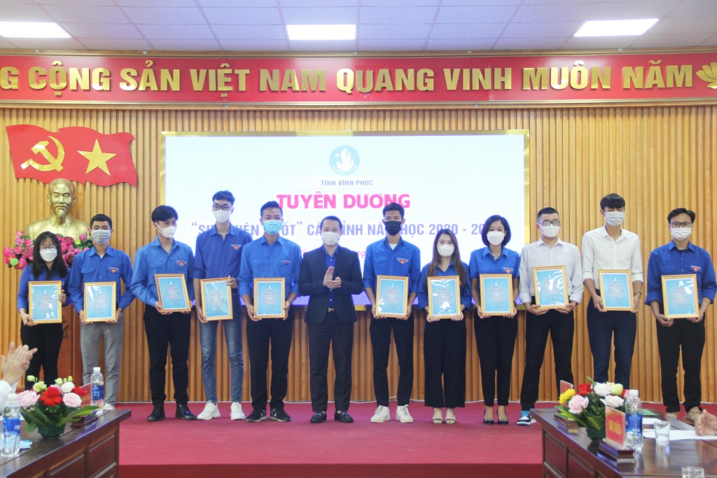 Vĩnh Phúc: Tuyên dương nhà giáo trẻ và học sinh, sinh viên tiêu biểu