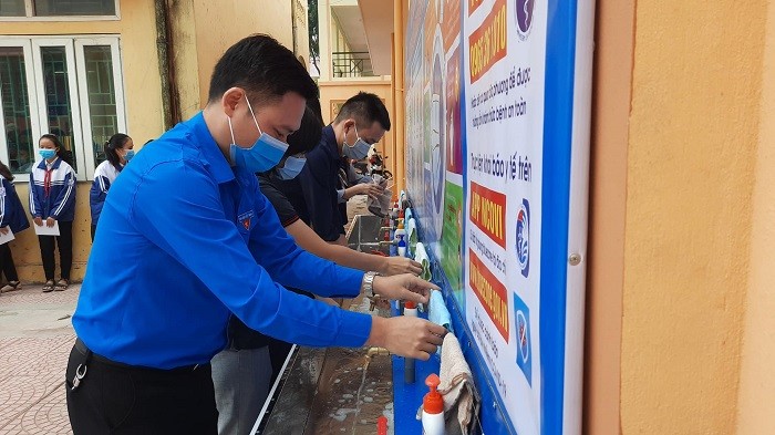 Công trình Bồn nước rửa tay góp phần nâng cao ý thức cho các em học sinh bảo vệ sức khỏe khi đến trường