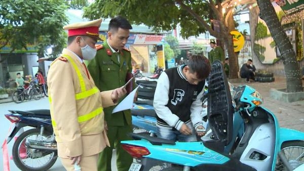 Các đối tượng đến từ các tỉnh Bắc Ninh, Bắc Giang, Phú Thọ, Thái Nguyên, Vĩnh Phúc và thành phố Hà Nội đi thành nhiều nhóm, mỗi nhóm khoảng 10 xe