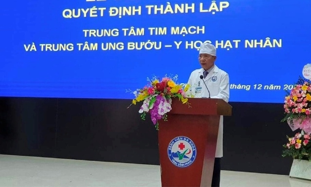 Tiến sĩ. Bác sĩ Lê Hồng Trung - Giám đốc Bệnh viện đa khoa tỉnh Vĩnh PhúcVề thành lập và phát triển Trung tâm Tim mạch, Ung bướu – Y học hạt nhân thuộc Bệnh viện đa tỉnh Vĩnh Phúc sẽ tập trung nguồn lực triển khai các kỹ thuật chuyên sâu, mũi nhọn về chuyên môn lĩnh vực Tim mạch và Ung bướu – Y học hạt nhân