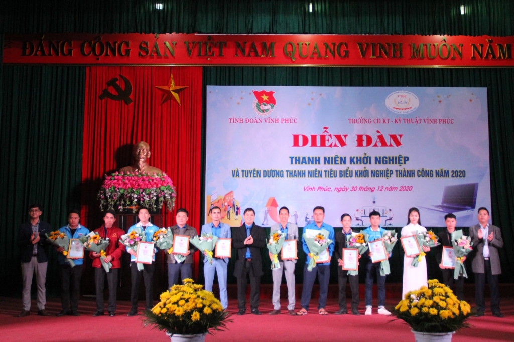 Lễ tuyên dương thanh niên khởi nghiệp thành công năm 2020 trong phát triển kinh tế