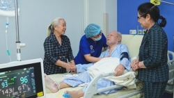 Phẫu thuật thành công cho cụ ông 105 tuổi ngã gãy xương