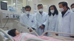 Phó Thủ tướng Chính phủ Trần Hồng Hà thăm, động viên bệnh nhân và thầy thuốc Bệnh viện K