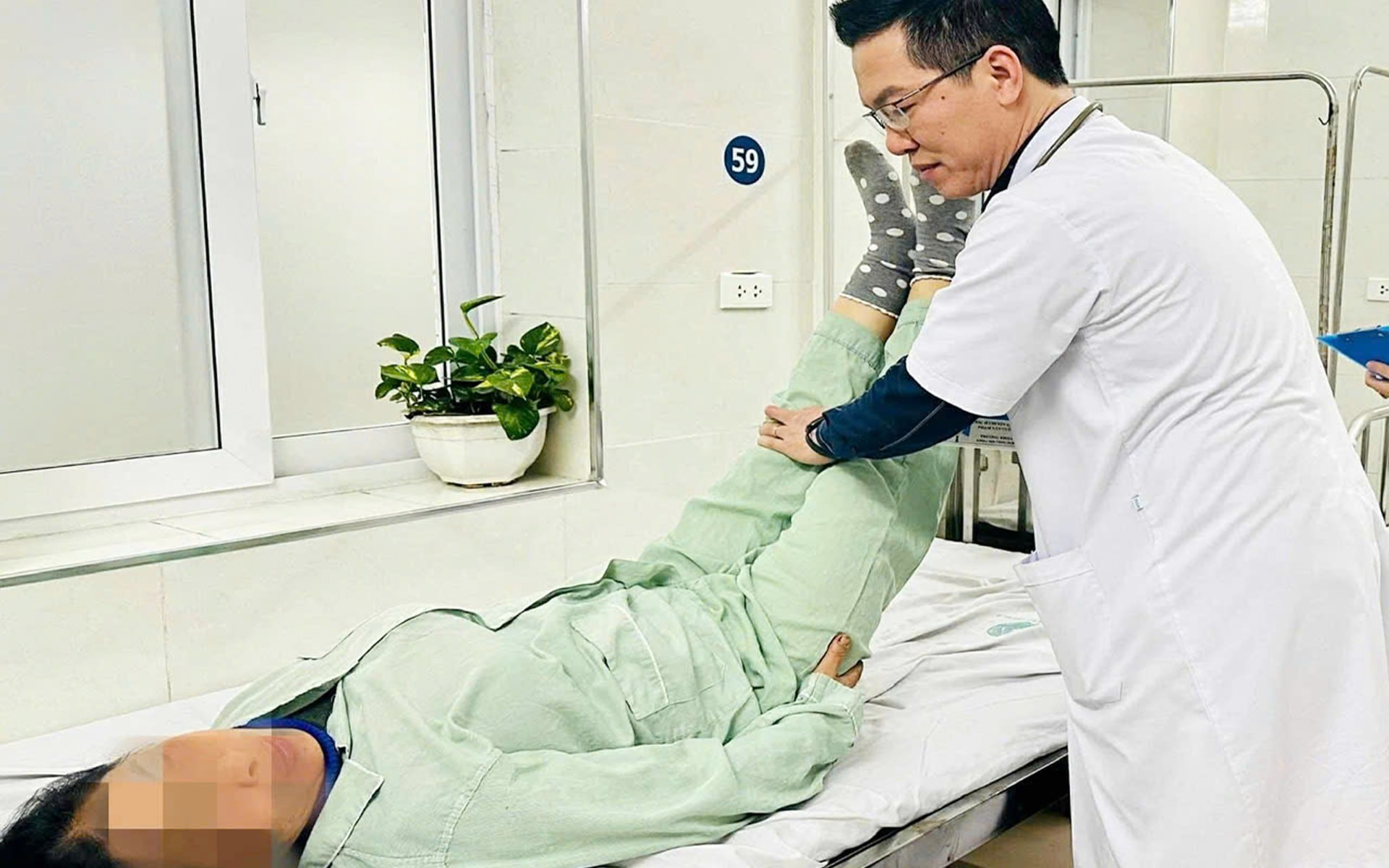 Bệnh xương khớp là nỗi ám ảnh với người cao tuổi trong mùa đông