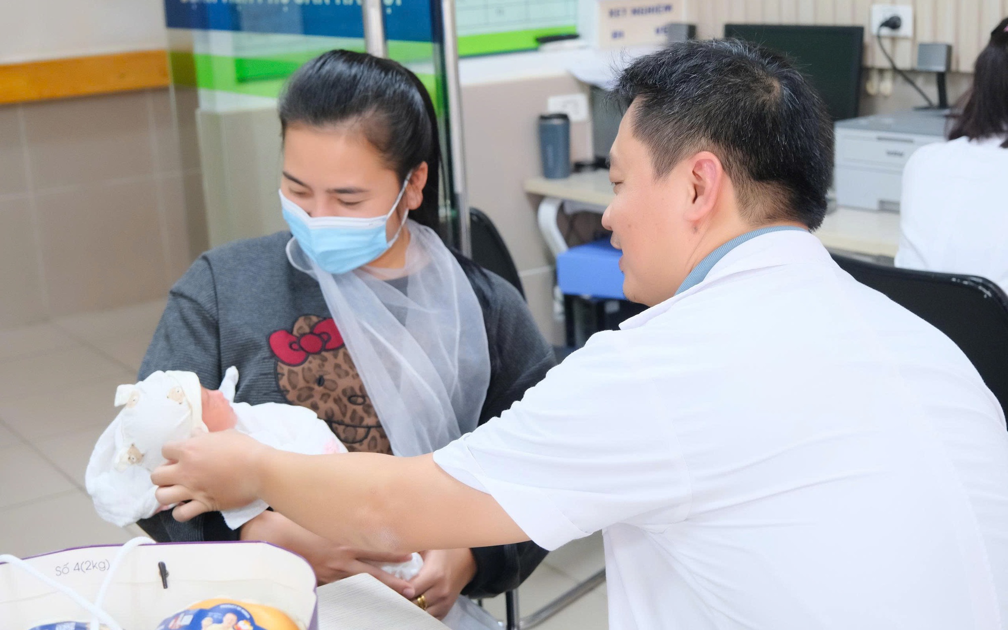 Xử trí thành công ca song thai một bánh rau, một buồng ối