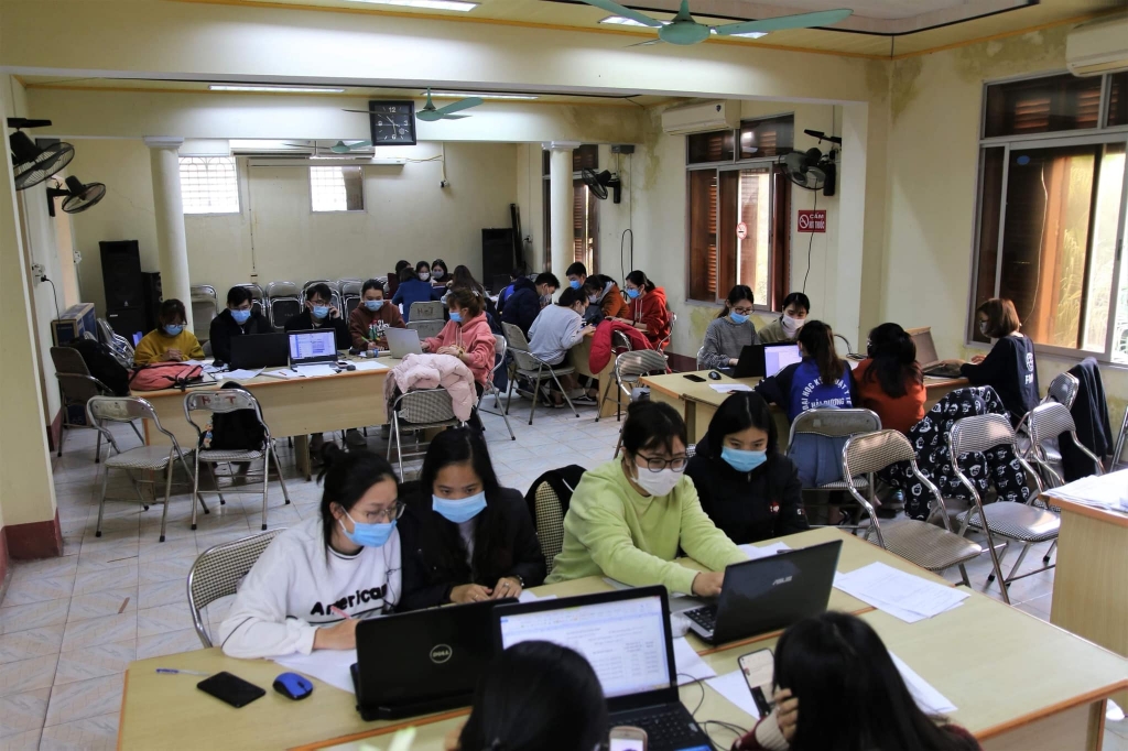 Đội ngũ truy vết làm việc ngày đêm để tìm F0.