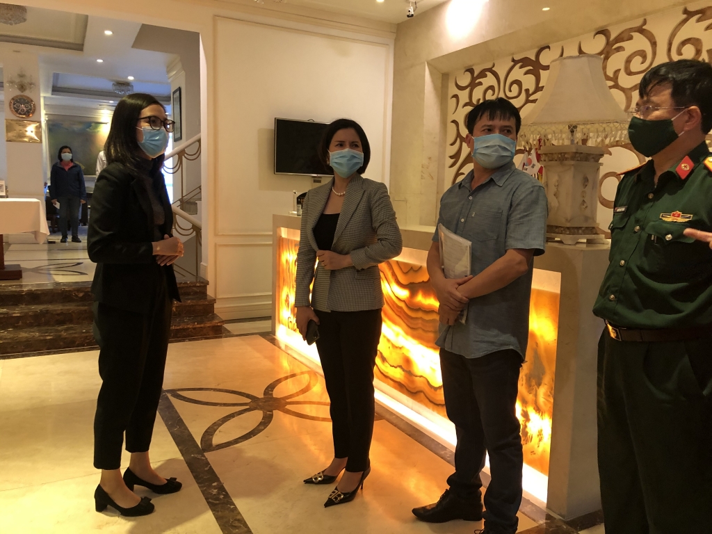 -	Phó Giám đốc Sở Y tế Hà Nội Trần Thị Nhị Hà cùng đoàn kiểm tra công tác phòng, chống dịch Covid-19 tại các khách sạn trên địa bàn huyện Gia Lâm