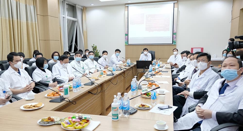 Bộ trưởng Nguyễn Thanh Long đón Giao thừa trực tuyến với 18 cơ sở điều trị bệnh nhân Covid-19