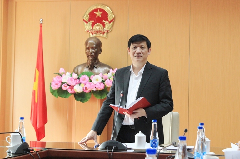 Bộ trưởng Bộ Y tế Nguyễn Thanh Long báo cáo tại cuộc họp. Ảnh: VGP/Quang Hiếu