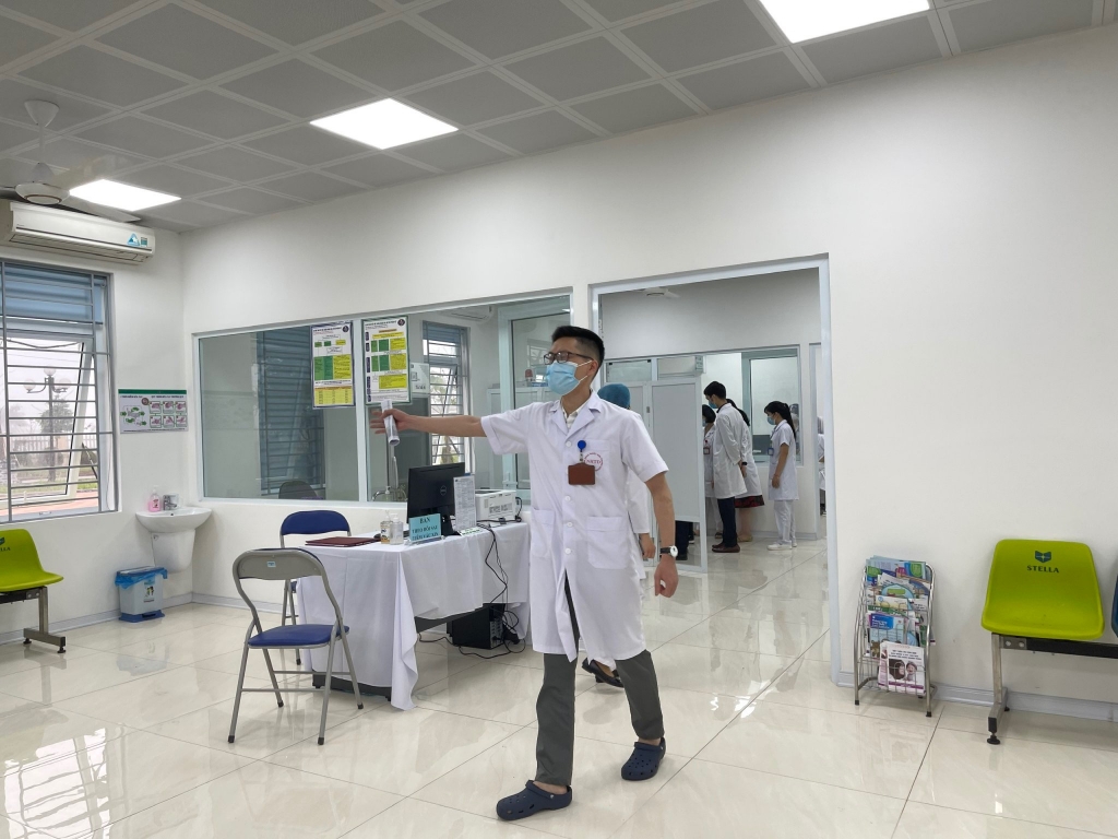 Công tác khám sàng lọc trước khi tiêm vắc xin