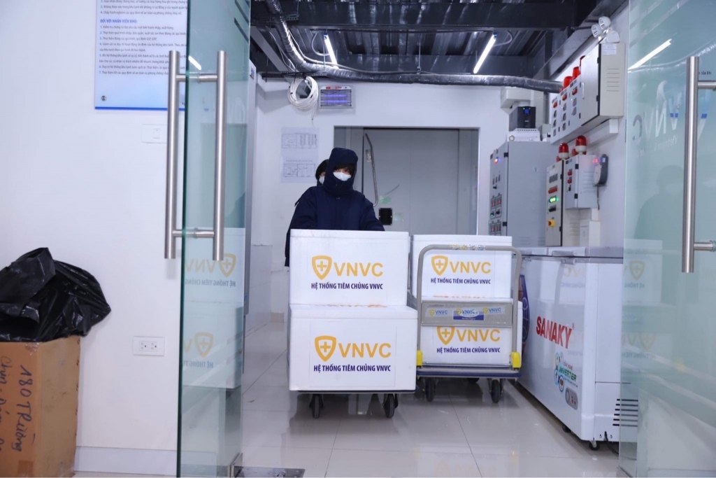 vắc-xin Covid-19 của AstraZeneca được bảo quản kho lạnh