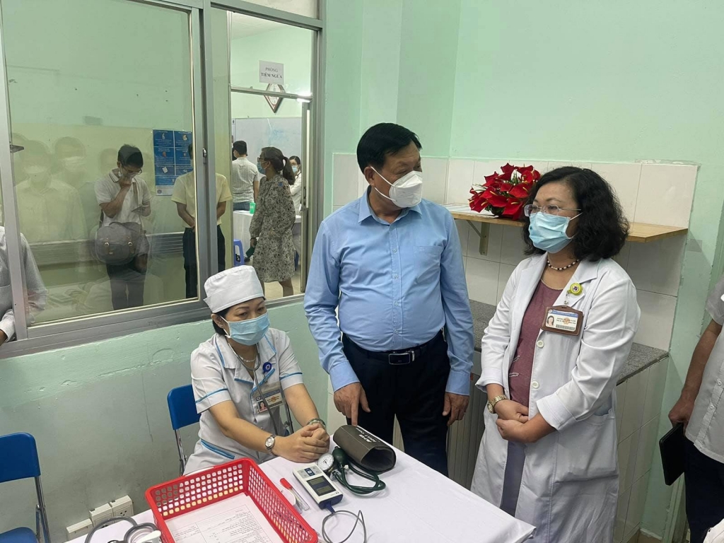 Thứ trưởng Đỗ Xuân Tuyên kiểm tra công tác phòng, chống dịch Covid-19 tại TP Hồ Chí Minh trong ngày 26/3