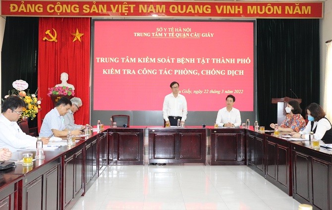 Ông Trương Quang Việt, Giám đốc CDC Hà Nội phát biểu tại buổi làm việc.