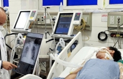 Nhiều người lớn mắc sởi cũng bị biến chứng nặng