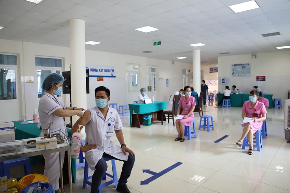 Khu vực tiêm vắc xin Covid-19 tại Bệnh viện Sản Nhi tỉnh Lào Cai