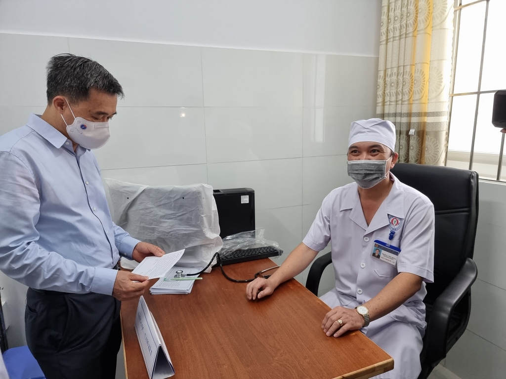 Đoàn công tác kiểm tra công tác tiêm vắc xin tại Bệnh viện đa khoa tỉnh Bạc Liêu