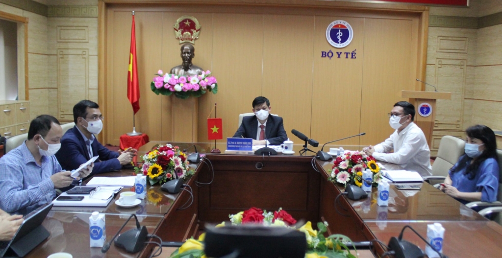 S.TS Nguyễn Thanh Long - Uỷ viên Trung ương Đảng, Bộ trưởng Bộ Y tế - đã có cuộc trao đổi trực tuyến với ông Bounfeng Phoummalaysith – Bộ trưởng Bộ Y tế Lào.