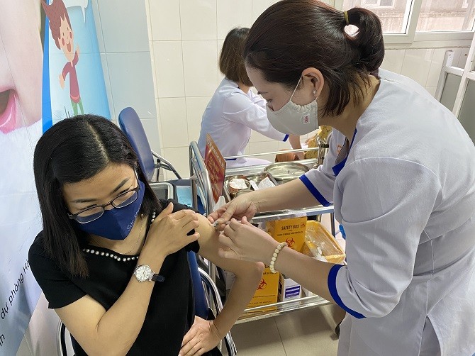 Các bằng chứng khoa học cho đến hiện nay đã chỉ ra rằng, hiệu quả bảo vệ của vaccine để phòng mắc COVID-19 là trên 50%