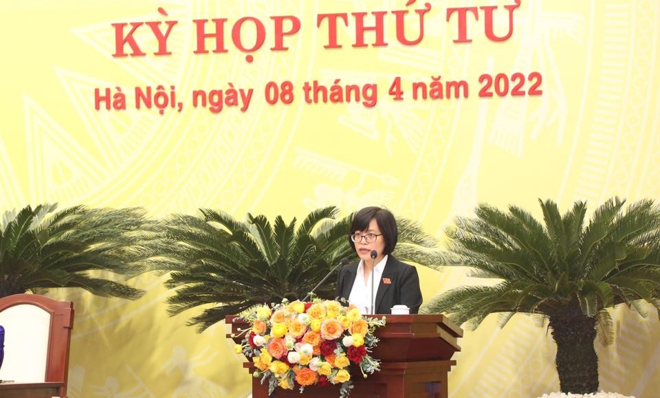 Trưởng Ban Kinh tế - Ngân sách HĐND TP Hà Nội Hồ Vân Nga trình bày báo cáo thẩm tra