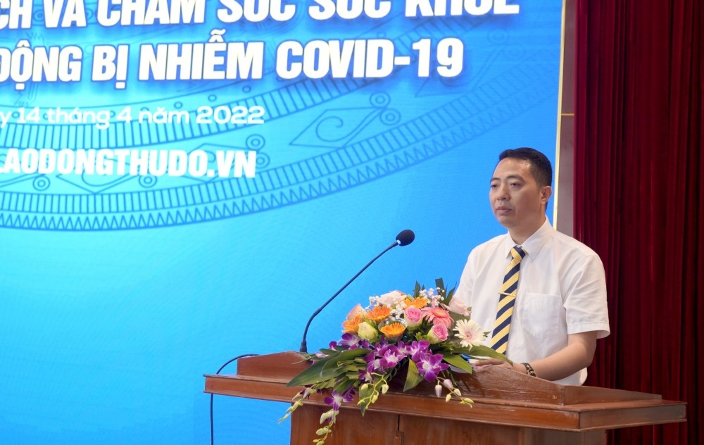 Phó Tổng Biên tập báo Lao động Thủ đô Nguyễn Văn Bình phát biểu khai mạc buổi Giao lưu trực tuyến.