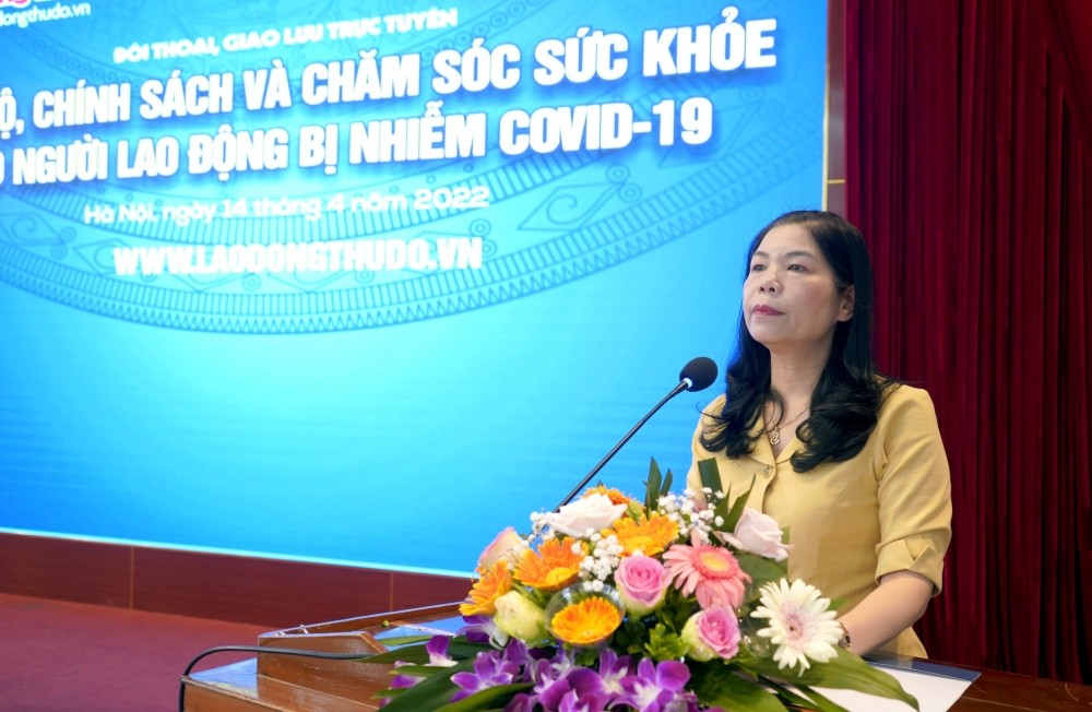 Phó Chủ tịch Thường trực LĐLĐ thành phố Hà Nội Đặng Thị Phương Hoa phát biểu chỉ đạo tại cuộc Giao lưu trực tuyến.