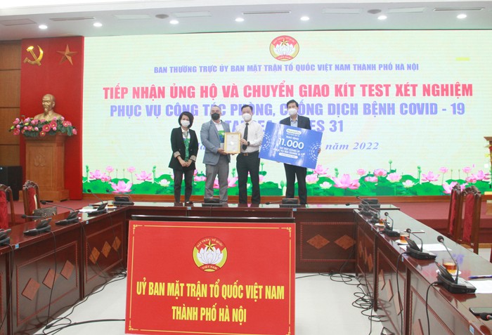 Pharmacity trao ủng hộ kit test xét nghiệm Covid-19 cho sự kiện SEA Games 31 tại Thành phố Hà Nội