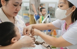 Nhóm trẻ hơn 10 tuổi mắc sởi tăng nhẹ